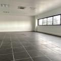 Location d'entrepôt de 4 204 m² à Vénissieux - 69200 photo - 3