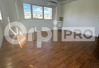 Bureaux à louer Les Abymes - Lumineux  à  Les Abymes - 97139