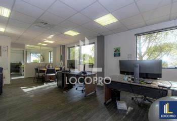 Location bureaux - Parc du Golf, proche TGV et autoroute  à Aix-en-Provence - 13100