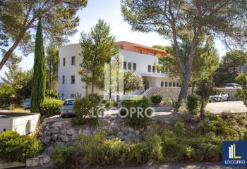 Location bureaux - Proche D9 et commerces  à Aix-en-Provence - 13100