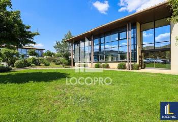 Location bureaux - Proche D9, sortie ou Vitrolles  à Aix-en-Provence - 13100