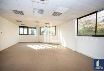 Location bureaux - Proche transports et parking  à Aix-en-Provence - 13100