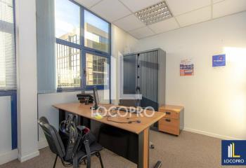 Location bureaux - Zone d'activité des Milles, proche autoroute  à Aix-en-Provence - 13100