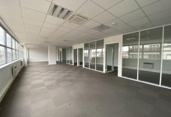 Location bureaux - Proche métro, RER, autoroute et bus