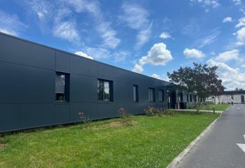 Location bureaux Proche des lignes de tramway  à Artigues-près-Bordeaux - 33370