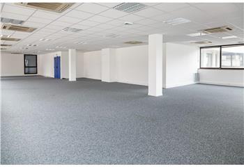 Location bureaux - Proche métro ligne 3 et périphérique
