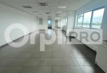 Location bureaux secteur prisé de Moudong  à Baie-Mahault - 97122