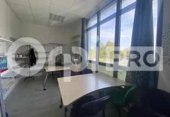 Location de bureaux - A4 - zone d'activité - RER A