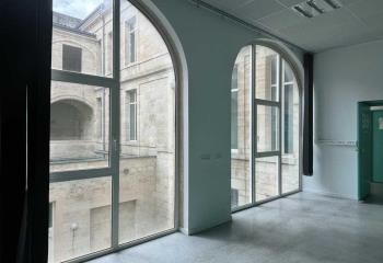 Location bureaux Chartrons - Vue Garonne, Tram et Bus
