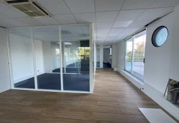 Location bureau Bordeaux (33300) - 136 m²  à Bordeaux - 33000