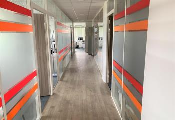 Location bureaux - Proche A43, transports en commun et Parc Saint-Exupéry  à Bron - 69500