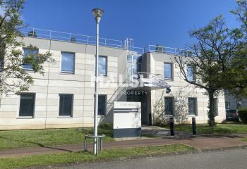 Location bureaux - Proche bus lignes 26, 52, 52E  à Bron - 69500