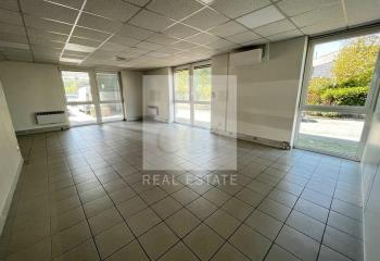 Location bureaux - Proche périphérique Laurent Bonnevau, A43 et Tram T5  à Bron - 69500