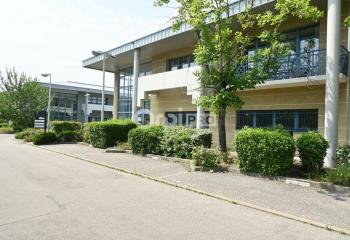 Bureaux à louer - Proche A43, Métro B/D, Tram T5  à Bron - 69500