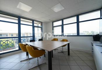 Location bureaux - Proche Tram T5 et bus 52  à Bron - 69500