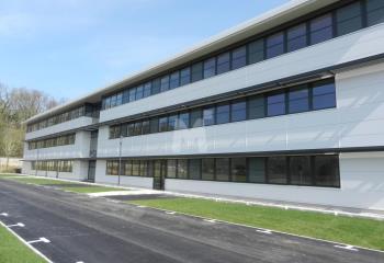 Location bureaux - Proche A10, RN20 et RER C4  à Bruyères-le-Châtel - 91680