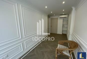Location bureaux - Proche transports et autoroute A8  à Cagnes-sur-Mer - 06800