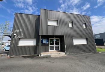 Location bureaux - Proche bus et commerces, parc boisé