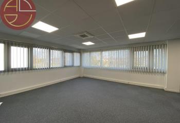 Bureaux à louer, proche autoroute et RN
