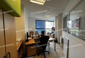 Location bureaux - Proche centre-ville, rocade et bus  à Cesson-Sévigné - 35510