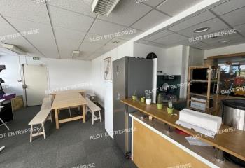Location bureaux - Proche Rennes, bus, gare et 4 voies  à Cesson-Sévigné - 35510