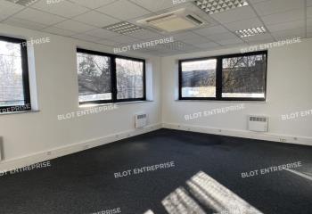 Location bureaux - Proximité bus, gare SNCF et 4 voies  à Cesson-Sévigné - 35510