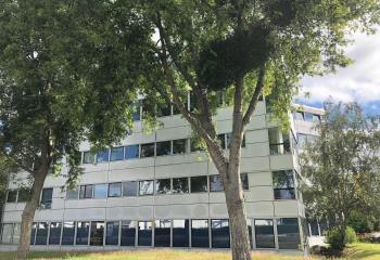 Location bureaux - Proche transports et commerces  à Cesson-Sévigné - 35510