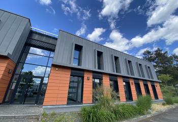 Location bureaux - Proximité commerces, bus et autoroute
