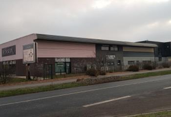 Location bureaux - Proche RN44 et commerces  à Châlons-en-Champagne - 51000