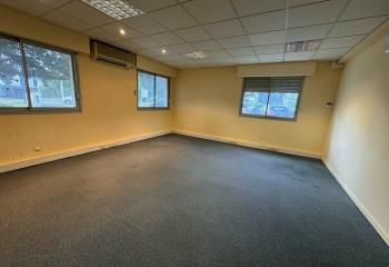 Location bureaux - Proche A10, Périphérique et RD 910  à Chambray-lès-Tours - 37170