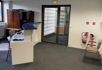 Location bureaux - Proximité Gare SNCF et autoroutes  à Chantilly - 60500