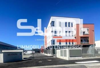 Location bureau - Proche bus et autoroutes A43 et ROCADE EST  à Chassieu - 69680