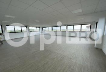 Location de bureaux - zone d'activité  à Château-Gaillard - 01500