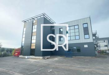 Location bureaux - Quartier La Brézet, proche autoroute et aéroport  à Clermont-Ferrand - 63000