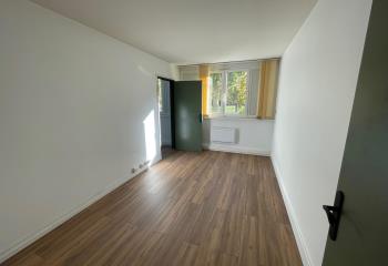 Location bureaux - Quartier Clos des Roses, proche centre-ville et autoroute