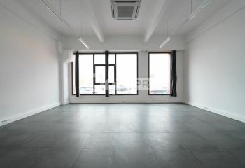 Location bureaux - Proche A46 et transports en commun