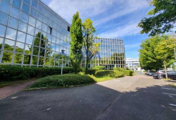 Location bureaux - Proche centre commercial Evry 2, RER D et autoroutes  à Courcouronnes - 91080