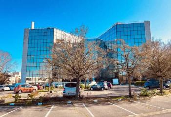 Location bureaux - Proche RER, bus et autoroutes