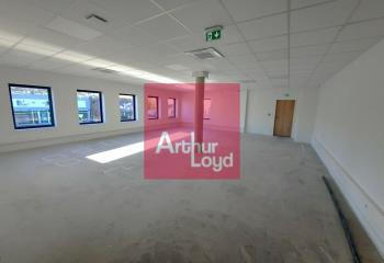 Location bureaux - Proche axes autoroutiers  à Cournon-d'Auvergne - 63800