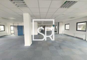 Location bureaux - Proche A71, A89, A75 et gare SNCF  à Cournon-d'Auvergne - 63800