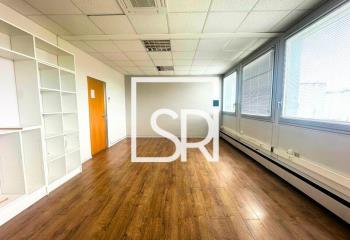 Location bureau - Proche A75, A71, A89 et gare  à Cournon-d'Auvergne - 63800