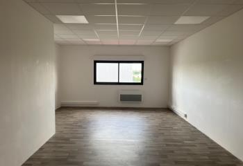 Location bureaux - Parc Alata, proche gare et autoroute  à Creil - 60100