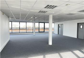 Location bureaux - Proche station Pointe du Lac (M8)  à Créteil - 94000