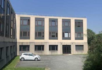 Location bureaux - Proche métro Pointe du Lac et bus Europarc  à Créteil - 94000