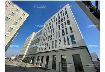 Location bureaux - Parc Olympique Lyonnais, proche Part-Dieu et aéroport  à Décines-Charpieu - 69150