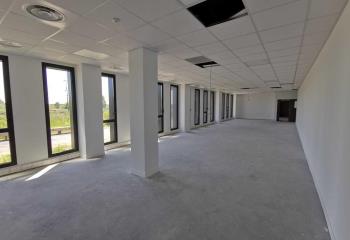 Location bureaux - Proche Valenciennes, autoroute et tram  à Famars - 59300