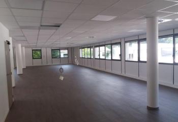 Location bureaux - Proche Grenoble, tramway et bus  à Fontaine - 38600