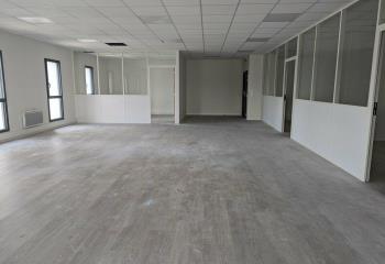 Location bureaux - Proche ZA et accès PMR  à Franqueville-Saint-Pierre - 76520