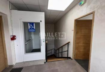 Location bureaux - Proche autoroute et gare  à Fréjus - 83600