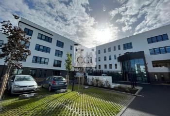 Location bureaux - Proche A46 et aéroport Lyon-Saint Exupéry  à Genas - 69740